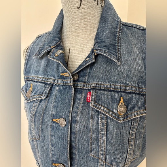 Levi’s denim vest - Picture 2 of 6